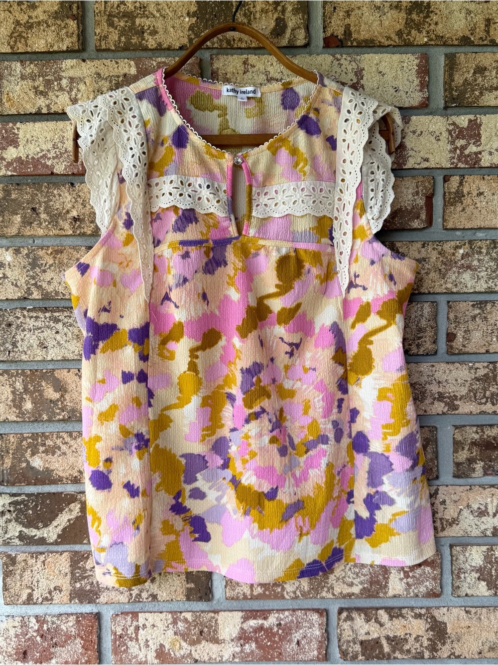Kathy Ireland Summer Top Women’s Size Large Lace Eyelet Excellent Condition!